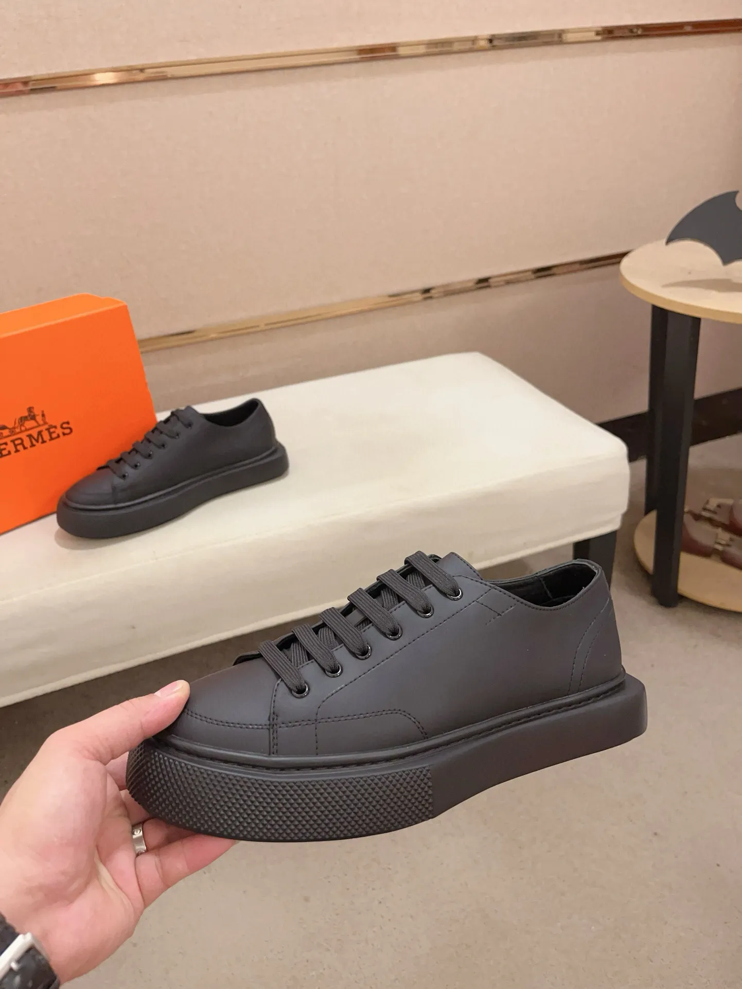 Men's clothing and shoes💰: 442💰《HERMES》【Classic original single version】Hermès; top 🔝purchase agent🔍🔍men's latest 🇺🇸 counter sales simultaneously, imported from Italy original ▲▲cowhide ▲▲ (high-end, nobility, class) ) Exquisite workmanship (Italian 🇮🇹 imported water-dyed 🐂 cowhide lining) sole: original sole provided by the original factory, ⚠️exclusive double-layer activity·TPR·rubber·combined molded outsole; super comfortable·wear-resistant·non-slip·environmental protection The real thing is more beautiful if you take the real thing (high quality, follow the order). You can enter and exit the counter at will * Number of yards: 38-44 (45 can be customized and cannot be returned or exchanged)